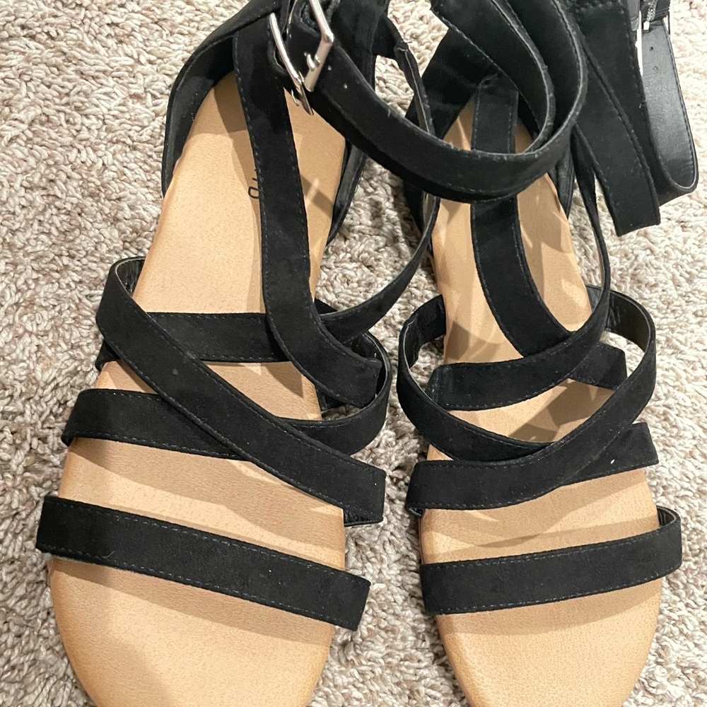 TORRID STRAPPY SANDALS WIDE SZ 9